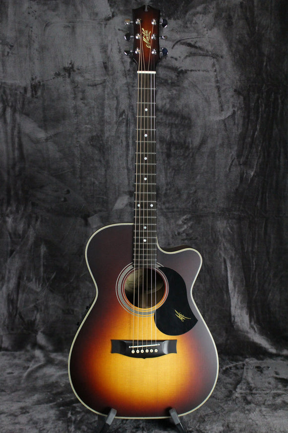 Maton EBG808C